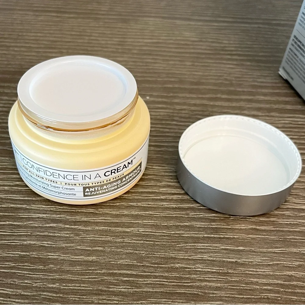 IT Cosmetics Confidence In A‎ Cream Anti-Aging Hydrating Moisturizer